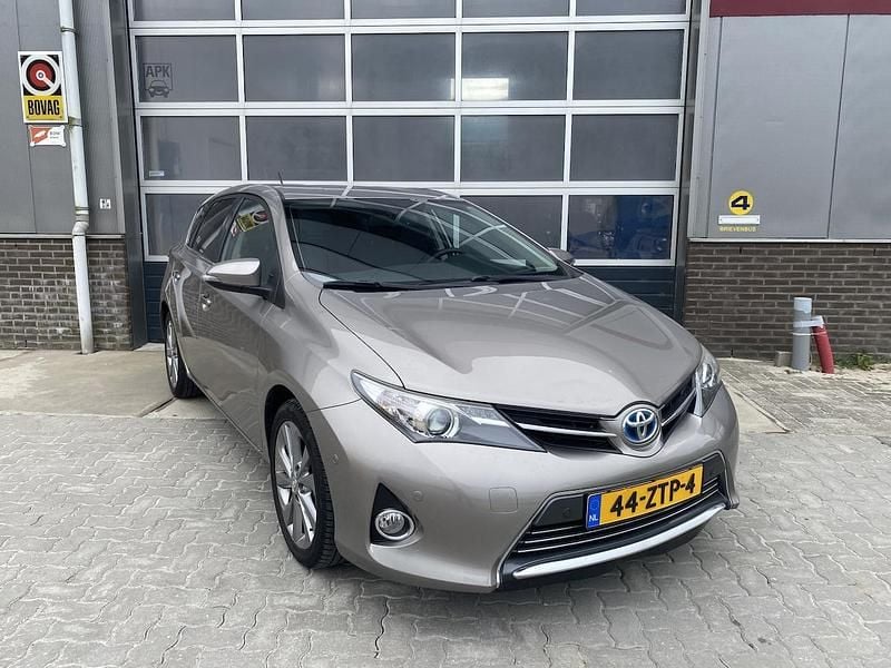 Occasion Toyota Auris Hybrid Executive 2013 Bruin (metallic) Hatchback