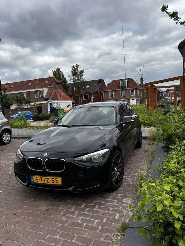 Zwart Gebruikt 2013 BMW 114 Hatchback | € 5.000 (Goede deal) - Afbeelding 1/4