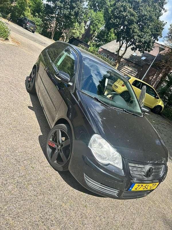 Zwart Gebruikt 2006 VW Polo Hatchback | € 1.000 (Goede deal) - Afbeelding 1/4