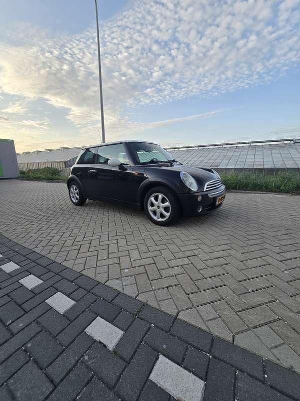 Zwart Gebruikt 2005 Mini ONE Hatchback | € 2.000 (Iets duurder) - Afbeelding 1/4