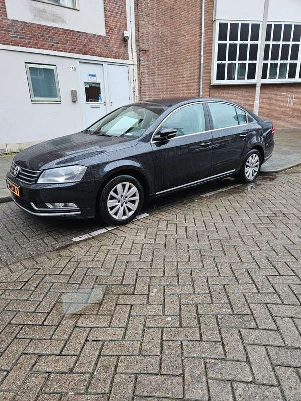 Zwart Gebruikt 2013 VW Passat Comfortline Sedan | € 7.750 (Goede deal) - Afbeelding 1/4