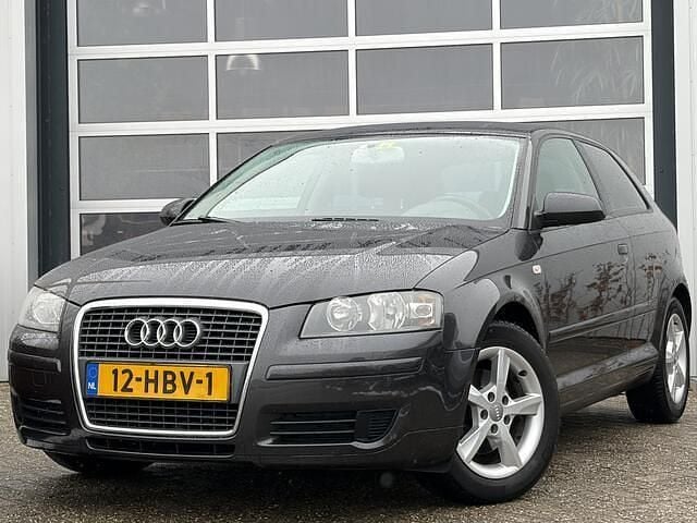 Grijs Occasion 2008 Audi A3 Sportback Attraction Hatchback | € 2.950 (Eerlijke prijs) - Afbeelding 1/4