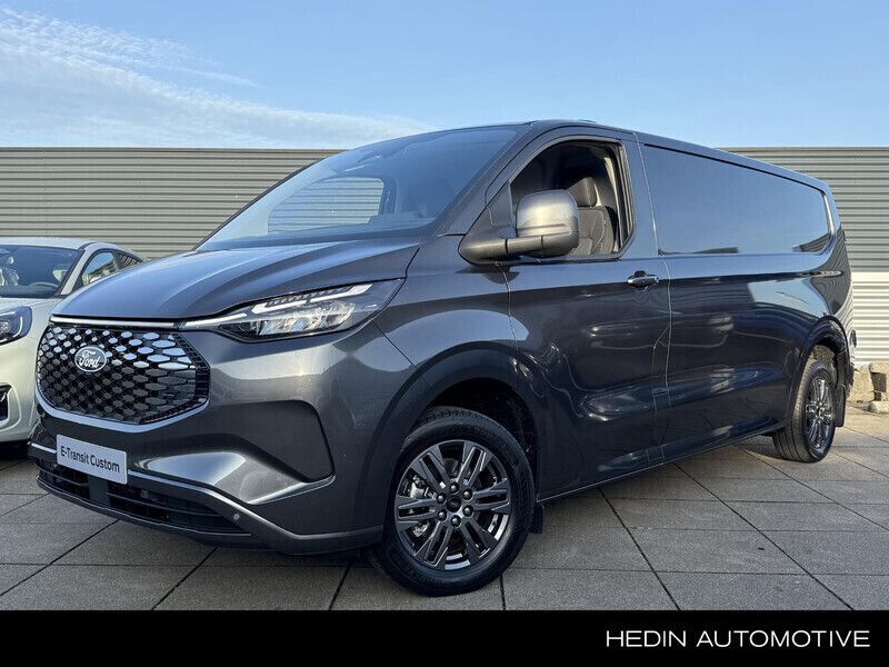 Grijs Gebruikt 2024 Ford E-Transit Limited Van | € 44.994 (Eerlijke prijs) - Afbeelding 1/4