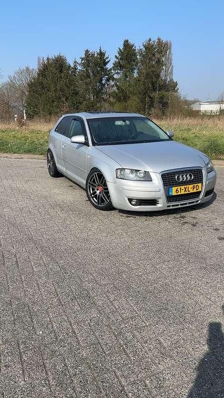 Grijs Gebruikt 2007 Audi A3 Ambiente Hatchback | € 4.500 (Eerlijke prijs) - Afbeelding 1/4