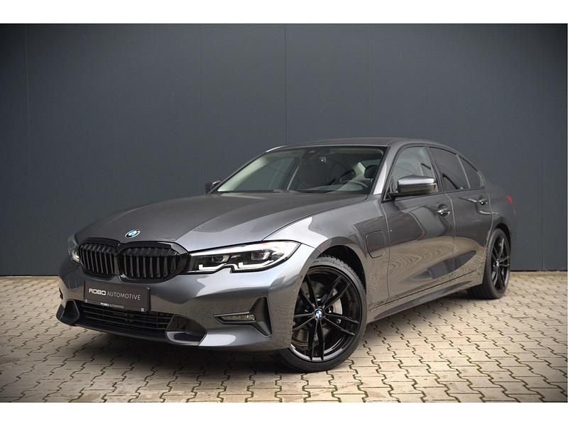 Grijs Gebruikt 2019 BMW 330 Sedan | € 29.740 (Eerlijke prijs) - Afbeelding 1/4