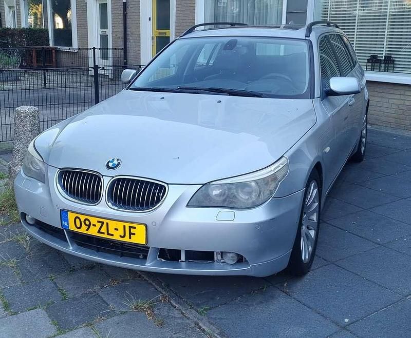 Zilver Gebruikt 2006 BMW 530 Executive Stationwagen | € 2.150 (Super prijs) - Afbeelding 1/1