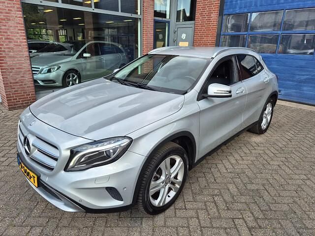 Grijs (metallic) Gebruikt 2016 Mercedes 200 Prestige MPV | € 17.750 (Eerlijke prijs) - Afbeelding 1/4