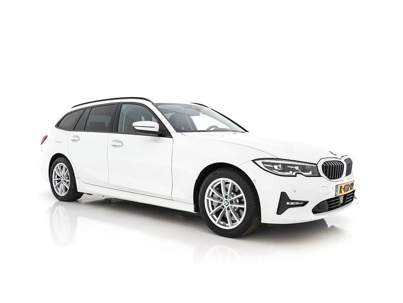 Wit Gebruikt 2021 BMW 330e Sport Line Stationwagen | € 21.945 (Super prijs) - Afbeelding 1/4