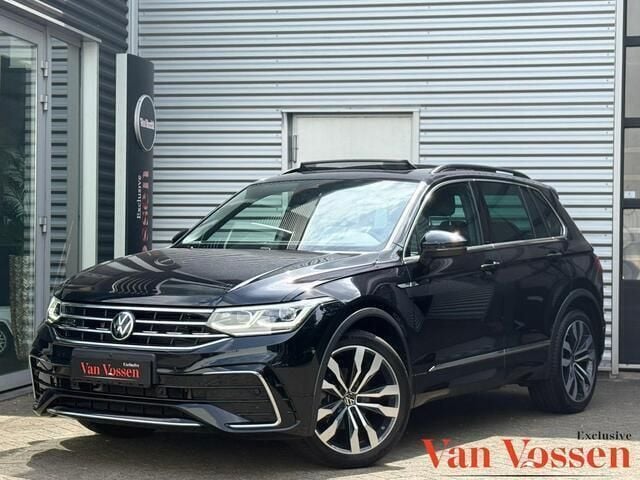 Zwart Gebruikt 2021 VW Tiguan R-line SUV | € 37.450 (Iets duurder) - Afbeelding 1/4