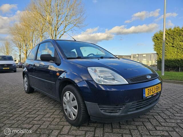 Blauw Occasion 2003 Ford Fiesta Ambiente Hatchback | € 999 (Eerlijke prijs) - Afbeelding 1/4