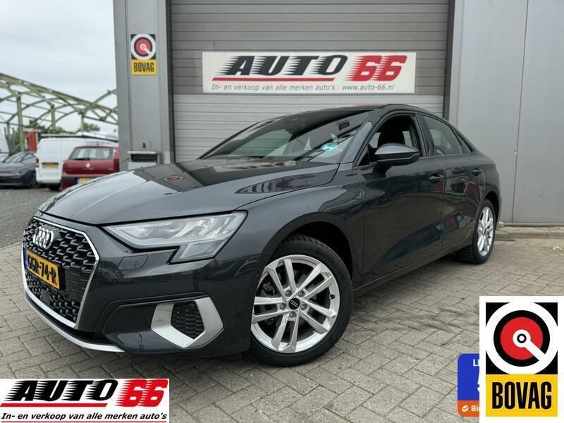 Grijs Gebruikt 2023 Audi A3 Comfort Sedan | € 32.995 (Eerlijke prijs) - Afbeelding 1/4