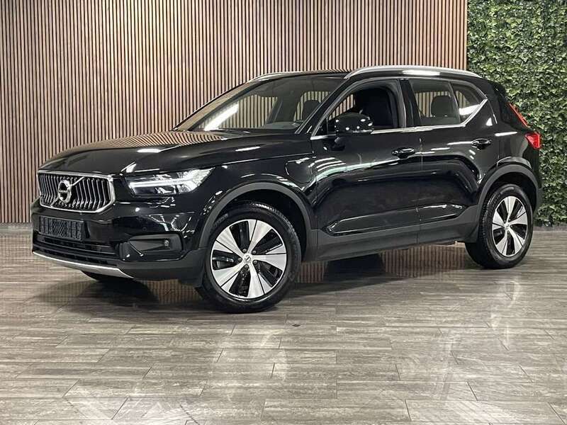 Zwart, metallic lak Gebruikt 2021 Volvo XC40 Inscription SUV | € 34.500 (Eerlijke prijs) - Afbeelding 1/4