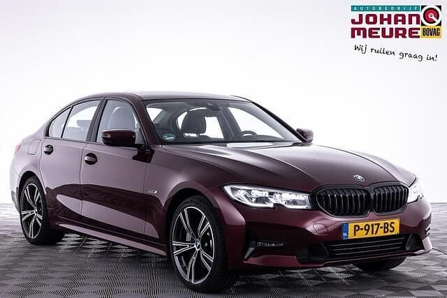 Rood Gebruikt 2022 BMW 330 Basis Sedan | € 32.900 (Super prijs) - Afbeelding 1/4