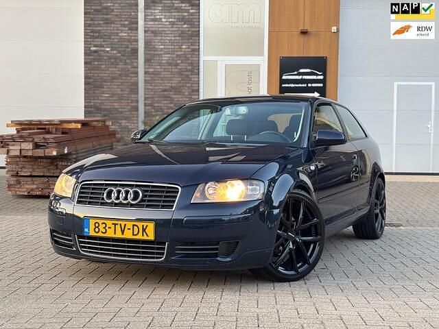 Blauw Gebruikt 2004 Audi A3 Ambition Hatchback | € 2.699 (Eerlijke prijs) - Afbeelding 1/4