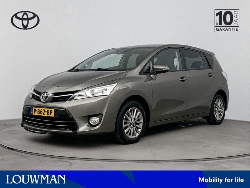 Grijs Gebruikt 2016 Toyota Verso Limited MPV | € 14.945 (Eerlijke prijs) - Afbeelding 1/3