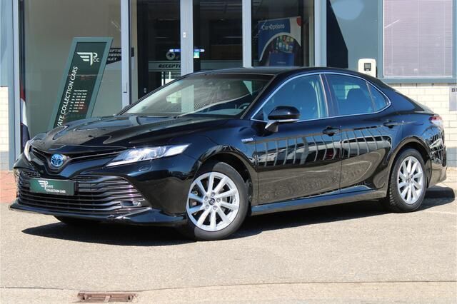 Zwart, metallic lak Gebruikt 2022 Toyota Camry Premium Sedan | € 31.950 (Eerlijke prijs) - Afbeelding 1/4