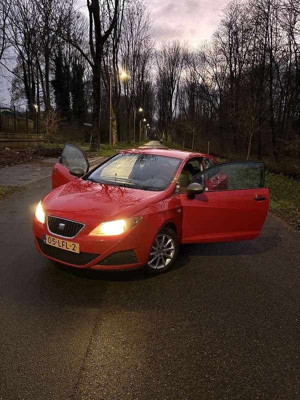Rood Occasion 2010 Seat Ibiza MPV | € 2.500 (Goede deal) - Afbeelding 1/4