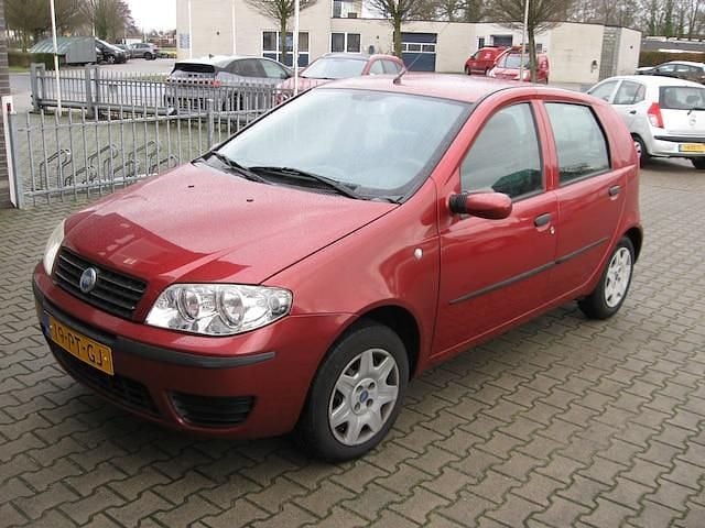 Occasion Fiat Punto Dynamic 2004 Rood (metallic) Hatchback