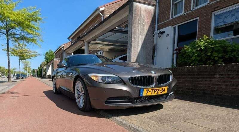 Bruin Gebruikt 2010 BMW Z4 Cabriolet | € 17.500 (Eerlijke prijs) - Afbeelding 1/4