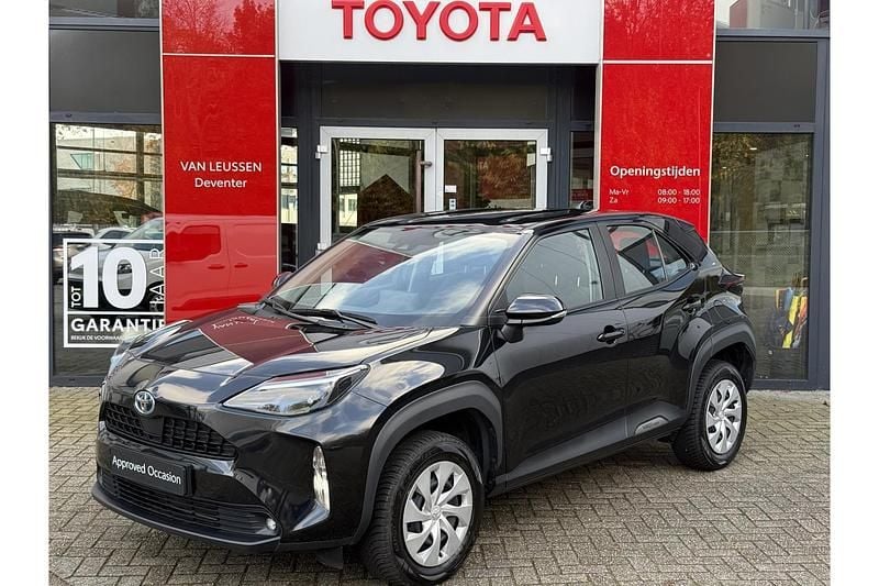 Zwart Gebruikt 2024 Toyota Yaris Cross SUV | € 25.999 (Goede deal) - Afbeelding 1/1
