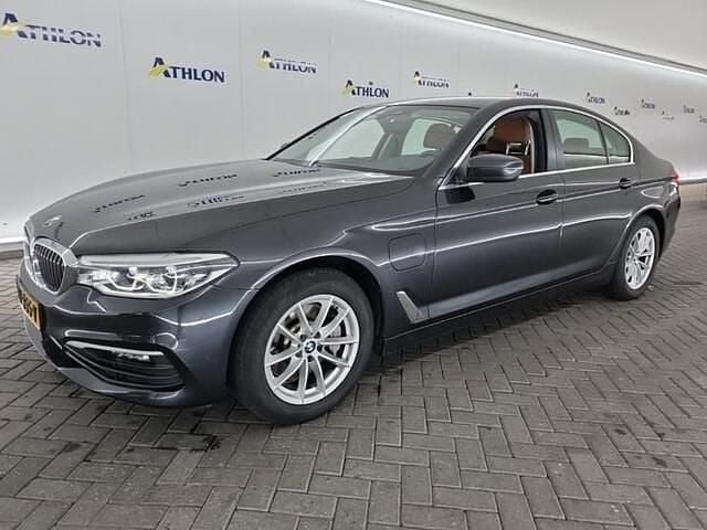 Grijs Gebruikt 2019 BMW 530e Executive Sedan | € 22.850 (Eerlijke prijs) - Afbeelding 1/3