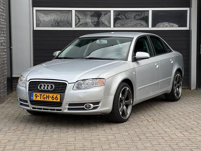 Grijs Gebruikt 2006 Audi A4 Sedan | € 3.450 (Goede deal) - Afbeelding 1/4