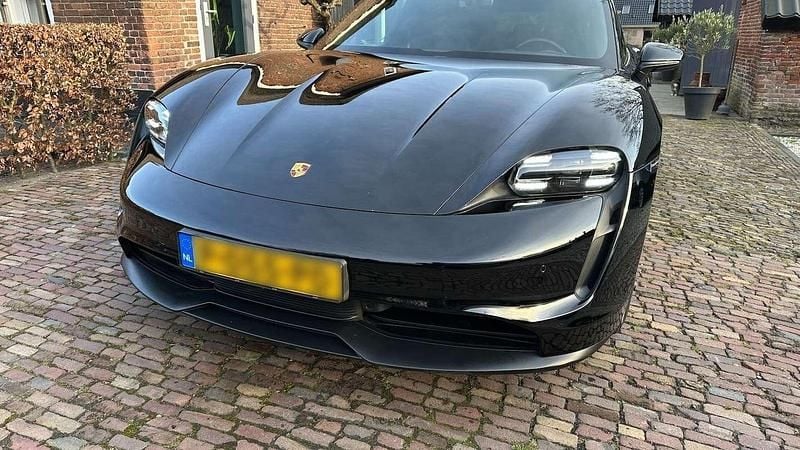 Zwart Occasion 2022 Porsche Taycan Cross Turismo Stationwagen | € 53.500 - Afbeelding 1/4