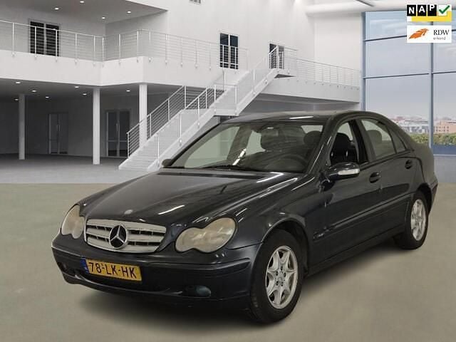 Zwart Gebruikt 2003 Mercedes C180 Classic Sedan | € 2.400 (Eerlijke prijs) - Afbeelding 1/4