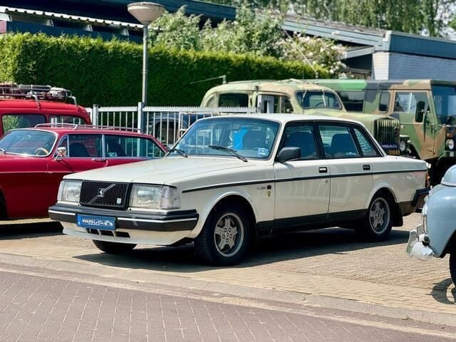 Wit Gebruikt 1992 Volvo 240 Sedan | € 14.950 - Afbeelding 1/4