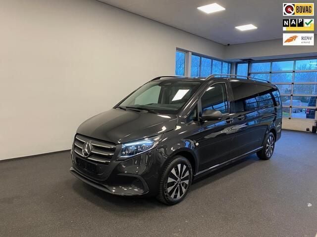 Grijs Gebruikt 2024 Mercedes Vito MPV | € 69.750 - Afbeelding 1/4