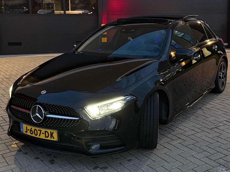 Zwart Occasion 2020 Mercedes A180 AMG Hatchback | € 23.999 (Eerlijke prijs) - Afbeelding 1/4