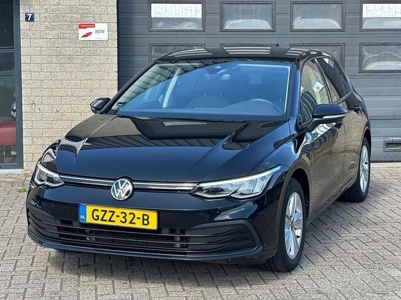 Zwart Gebruikt 2021 VW Golf VIII Business Hatchback | € 23.577 (Goede deal) - Afbeelding 1/4