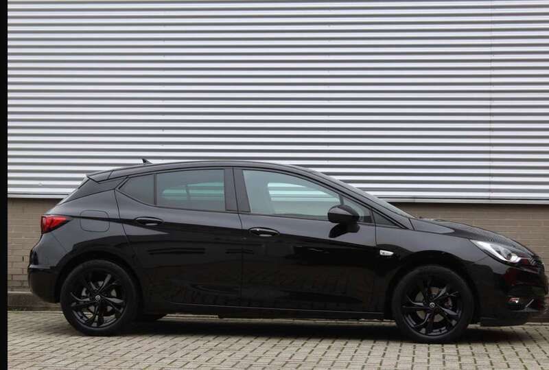 Zwart Gebruikt 2020 Opel Astra Ultimate Hatchback | € 17.500 (Duur) - Afbeelding 1/4