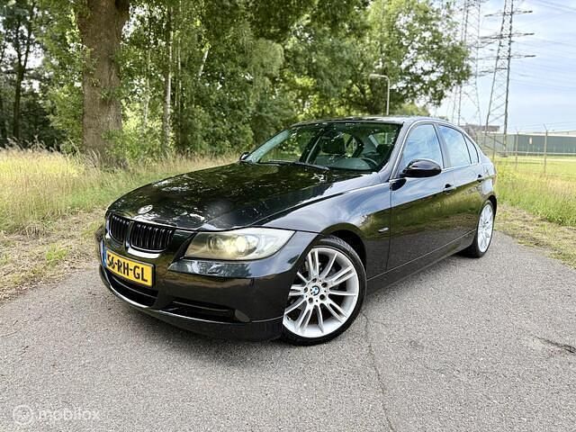 Zwart Gebruikt 2005 BMW 325 Executive Sedan | € 3.450 (Eerlijke prijs) - Afbeelding 1/4