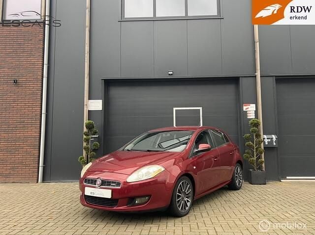 Rood Gebruikt 2009 Fiat Bravo Racing Hatchback | € 2.900 (Eerlijke prijs) - Afbeelding 1/4