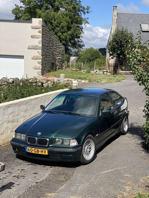 Groen Gebruikt 2000 BMW 316 Hatchback | € 950 (Eerlijke prijs) - Afbeelding 1/4
