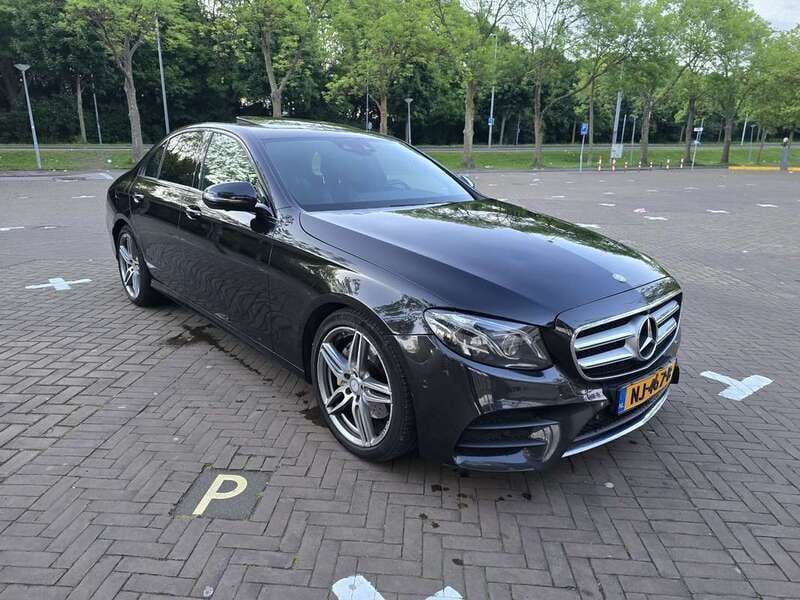 Zwart Gebruikt 2016 Mercedes E220 Prestige Sedan | € 22.450 (Eerlijke prijs) - Afbeelding 1/4
