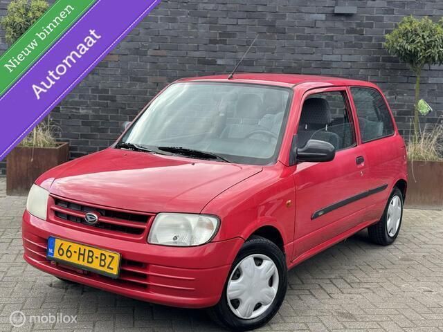 Rood Gebruikt 2001 Daihatsu Cuore Hatchback | € 995 (Goede deal) - Afbeelding 1/4