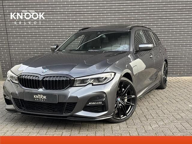 Grijs Gebruikt 2021 BMW 330 M Sport Stationwagen | € 37.995 (Iets duurder) - Afbeelding 1/4