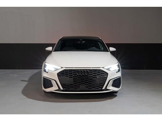 Wit Gebruikt 2023 Audi A3 Sportback Advanced Hatchback | € 32.250 (Duur) - Afbeelding 1/4
