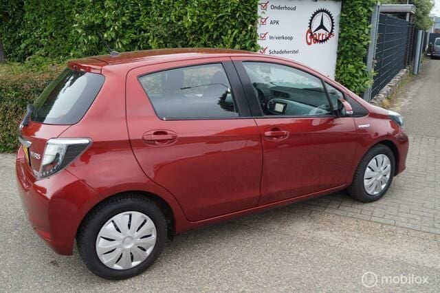 Rood Gebruikt 2013 Toyota Yaris Hatchback | € 10.950 (Eerlijke prijs) - Afbeelding 1/4
