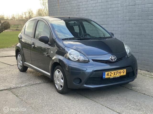 Grijs Gebruikt 2012 Toyota Aygo Comfort Hatchback | € 2.949 (Eerlijke prijs) - Afbeelding 1/4