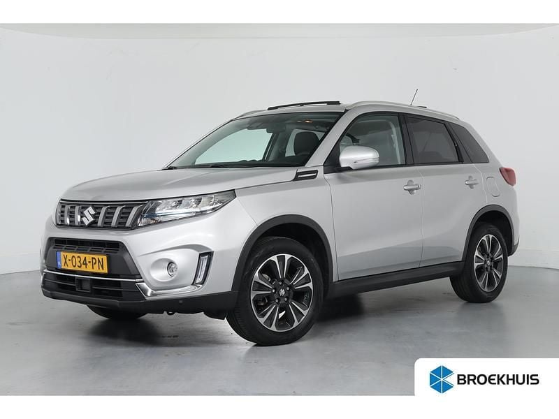 Grijs Gebruikt 2024 Suzuki Vitara Style SUV | € 30.395 (Eerlijke prijs) - Afbeelding 1/4