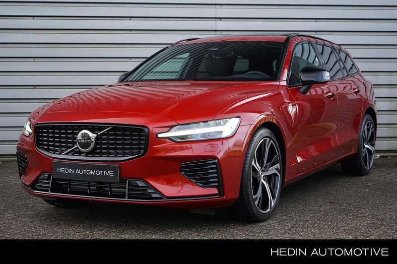 Rood Nieuw 2025 Volvo V60 Ultra Stationwagen | € 67.830 - Afbeelding 1/4