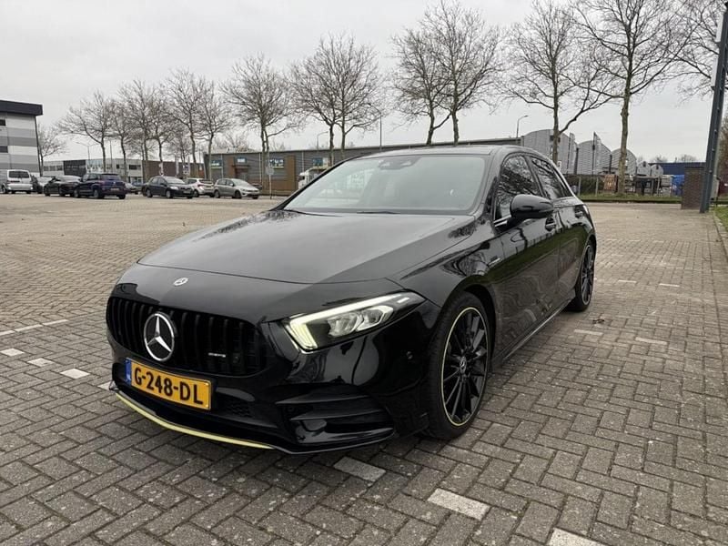 Zwart (metallic) Occasion 2018 Mercedes A250 Premium Plus Hatchback | € 21.950 (Eerlijke prijs) - Afbeelding 1/4