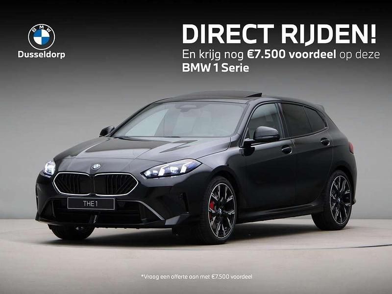 Zwart Nieuw 2025 BMW 120 Comfort Edition Hatchback | € 61.234 (Duur) - Afbeelding 1/4