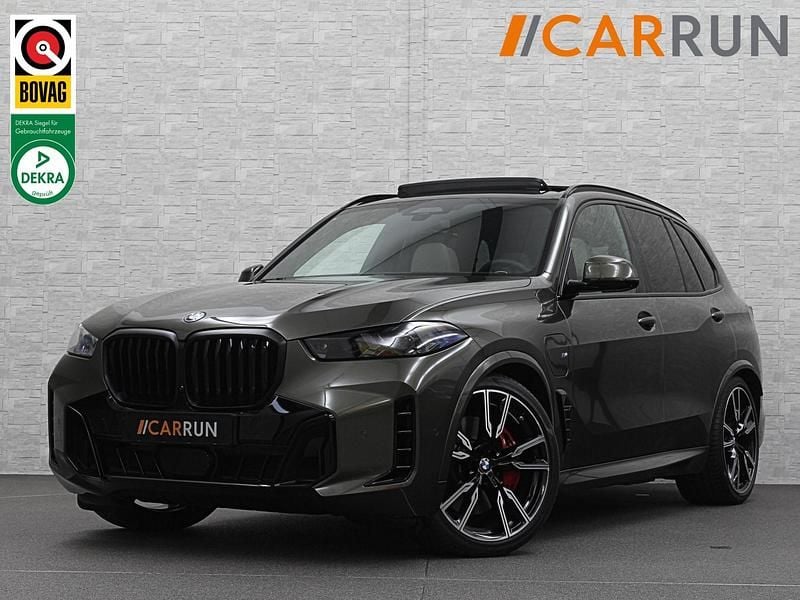 Groen, metallic lak Gebruikt 2024 BMW X5 M Sport SUV | € 102.850 (Iets duurder) - Afbeelding 1/4