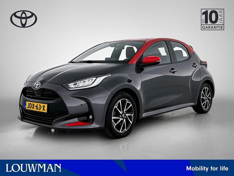 Grijs Gebruikt 2022 Toyota Yaris Hybrid Limited Hatchback | € 22.900 (Eerlijke prijs) - Afbeelding 1/3