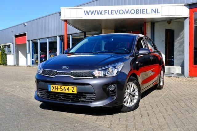 Grijs, metallic lak Gebruikt 2019 Kia Rio Hatchback | € 11.750 (Goede deal) - Afbeelding 1/4