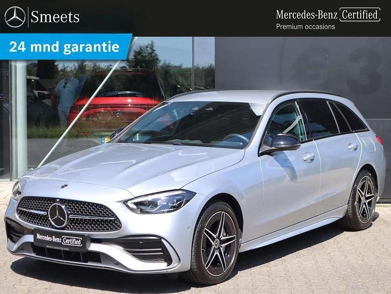 Grijs Occasion 2024 Mercedes C300e AMG line Stationwagen | € 46.555 (Eerlijke prijs) - Afbeelding 1/4